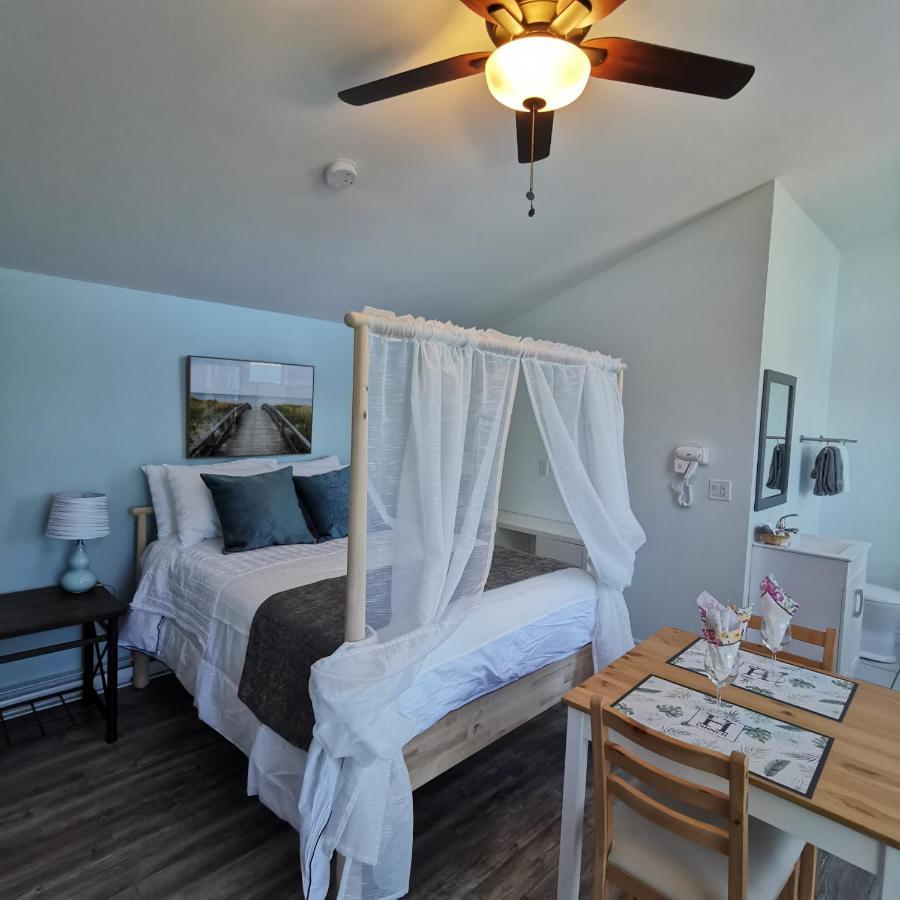 Knotty Pine Ocean Front Suite - Adults Only 인고니시 외부 사진