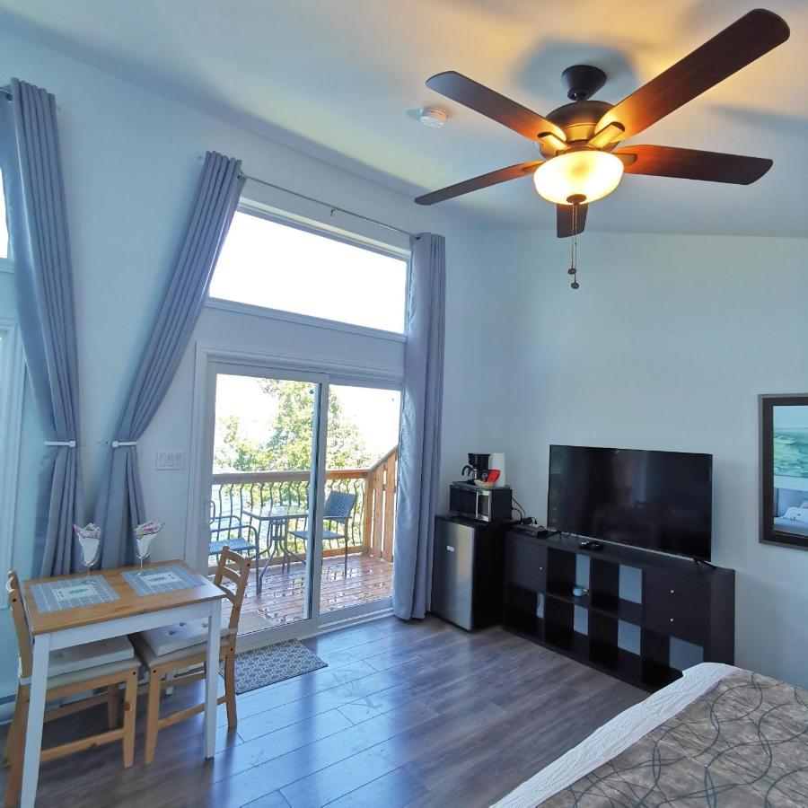 Knotty Pine Ocean Front Suite - Adults Only 인고니시 외부 사진