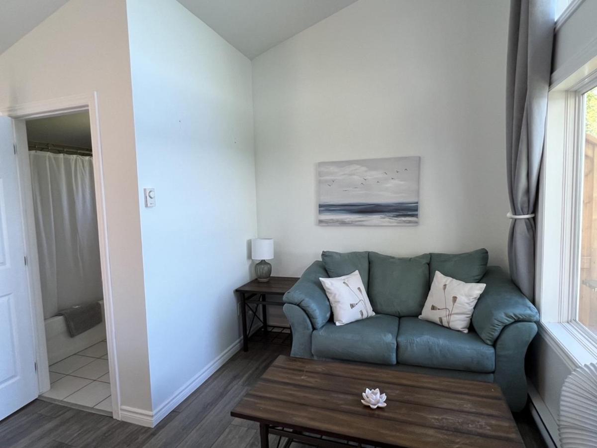 Knotty Pine Ocean Front Suite - Adults Only 인고니시 외부 사진